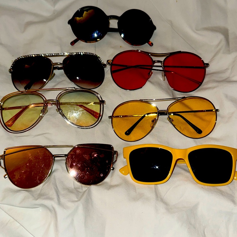 LOT sale: Adult Sunglasses (7 pairs)